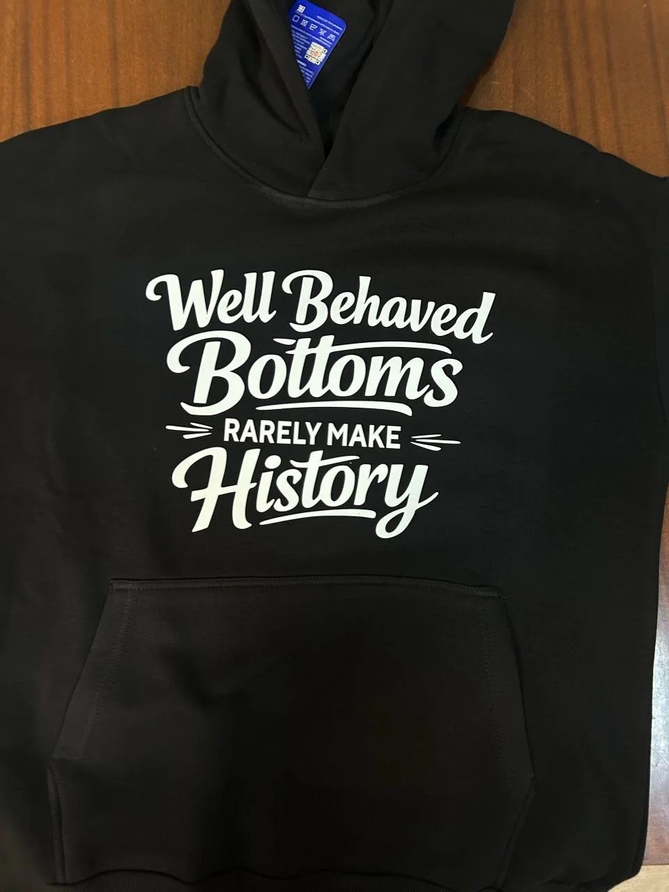 Чёрное худи с иллюстрацией — авторский дизайн