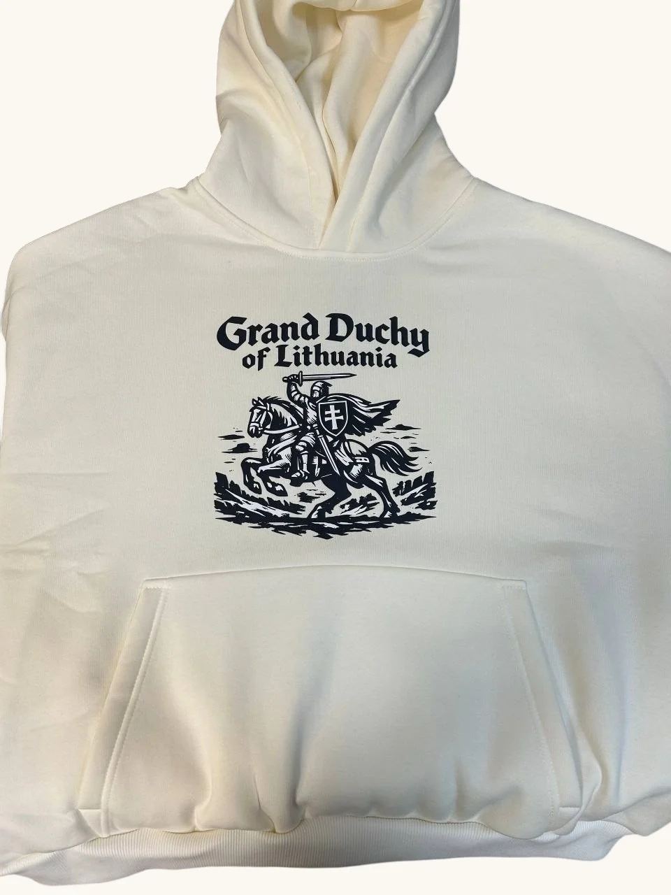 Худи с текстовым принтом — крупная надпись